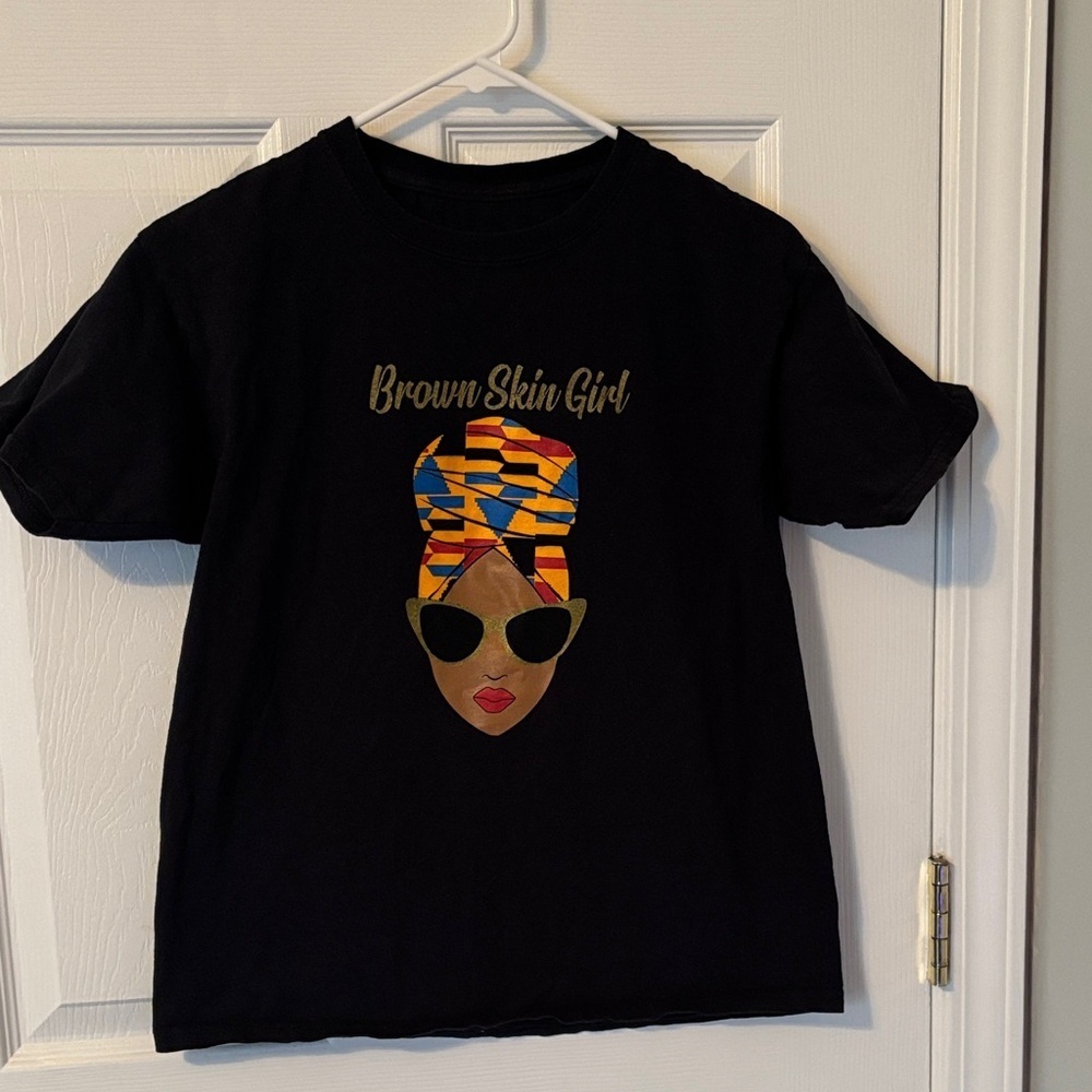 Youth Brown skin girl t-shirt Sz L